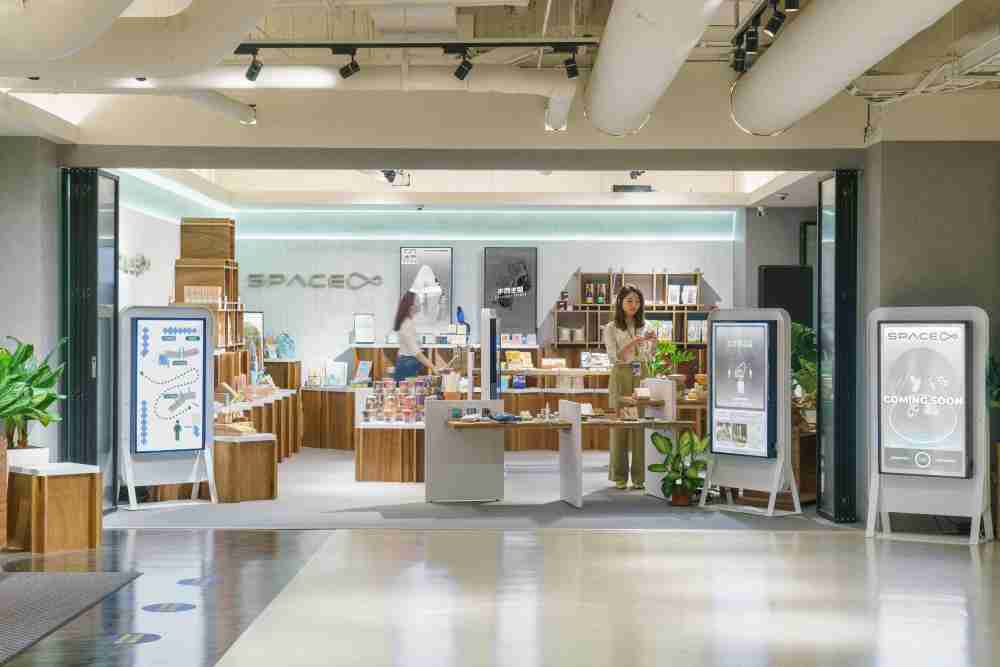 888.BY集团电子游戏打造永续选物商店，，，展示社企及社创商品，，结合创利空间所开发的智能零售系统，，，，整合多元产品信息，，，，让无人商店扮演公益行动的推手