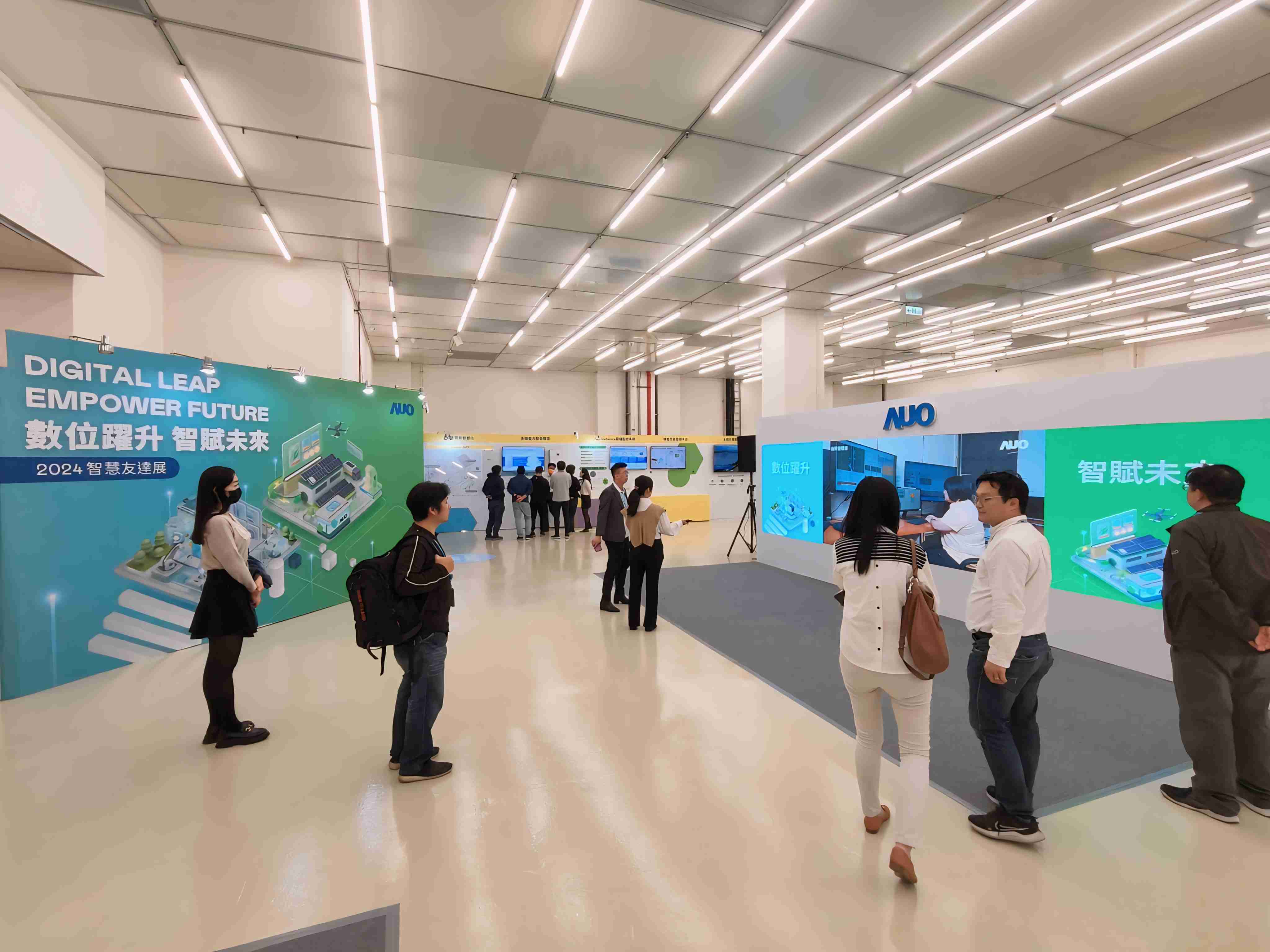 2024智能888.BY集团电子游戏展邀集生态圈伙伴共同参展，，从数字应用、、、、净零减碳到能源发展，，，创造全方位永续商机，，携手生态圈伙伴迈向永续未来