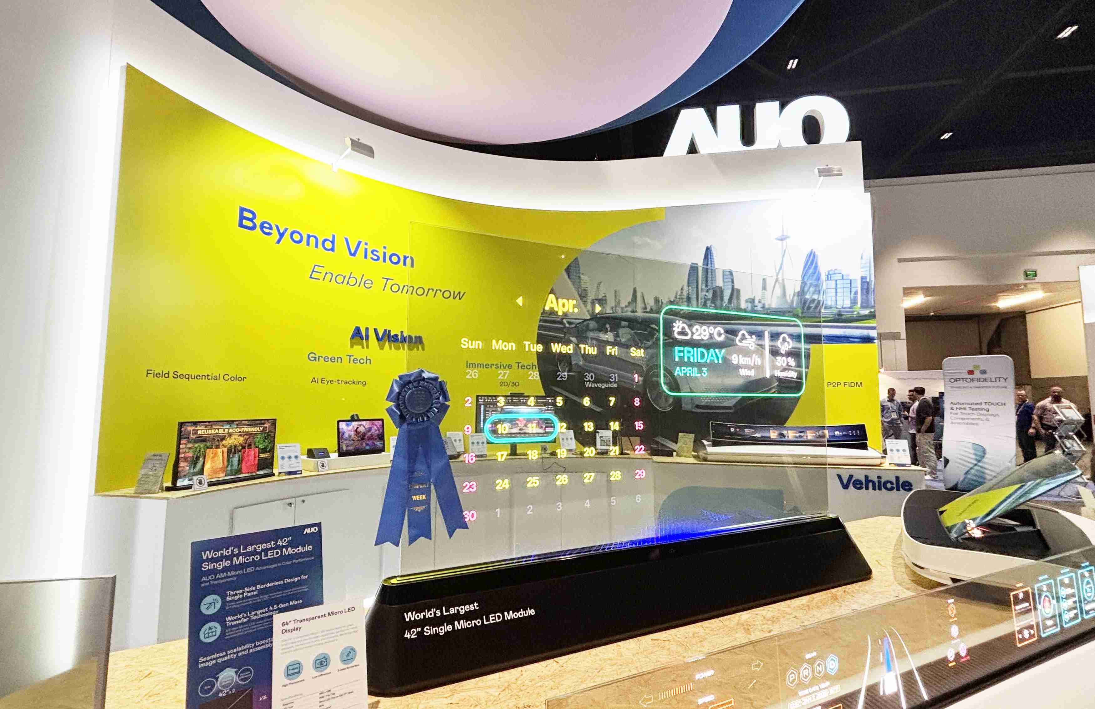 888.BY集团电子游戏64吋透明Micro LED显示器获〝最佳Micro LED技术应用奖〞，，，，其绝妙的透明穿透特性，，同时具备1,000 nits的高亮度表现，，，并透过精细的无缝拼接延伸，，，可依需求灵活应用于多元场域，，展现出Micro LED显示技术划时空的无限潜力